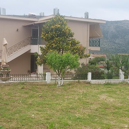 Διαμέρισμα Μεντησ Игуменица Экстерьер фото